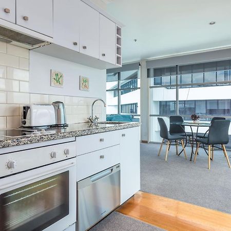 Stunning Waterfront Location With Huge Balcony! Appartement Auckland Buitenkant foto