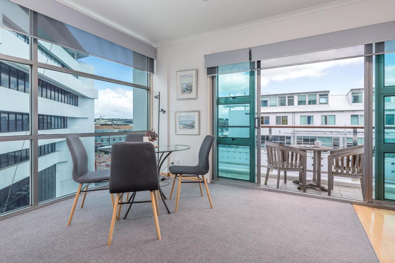 Stunning Waterfront Location With Huge Balcony! Appartement Auckland Buitenkant foto