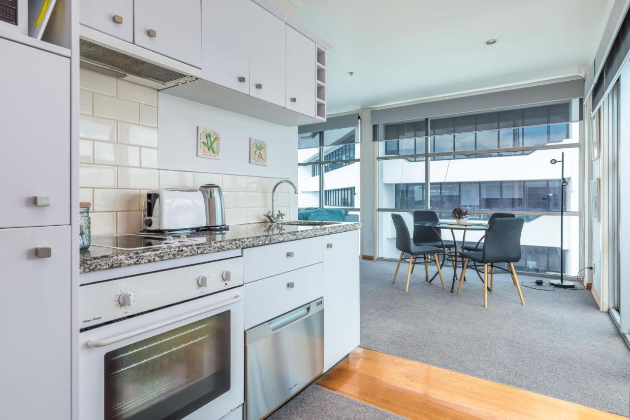 Stunning Waterfront Location With Huge Balcony! Appartement Auckland Buitenkant foto