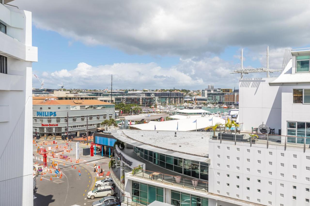 Stunning Waterfront Location With Huge Balcony! Appartement Auckland Buitenkant foto