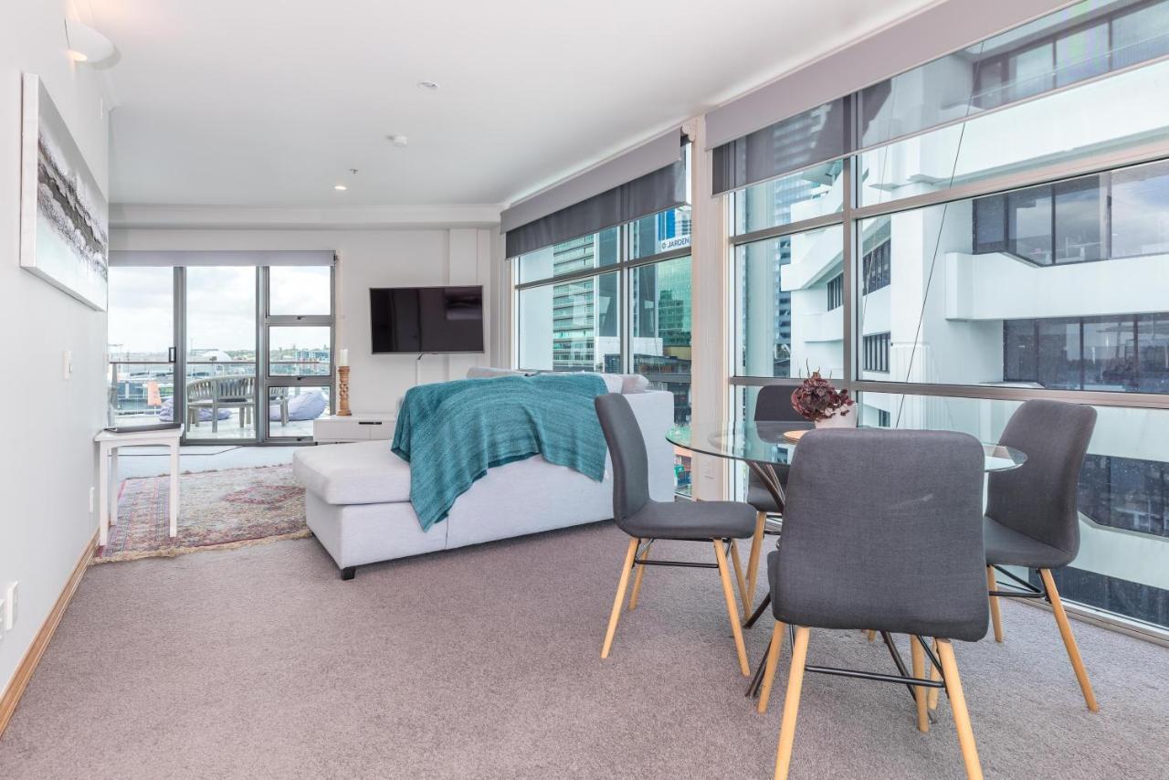 Stunning Waterfront Location With Huge Balcony! Appartement Auckland Buitenkant foto