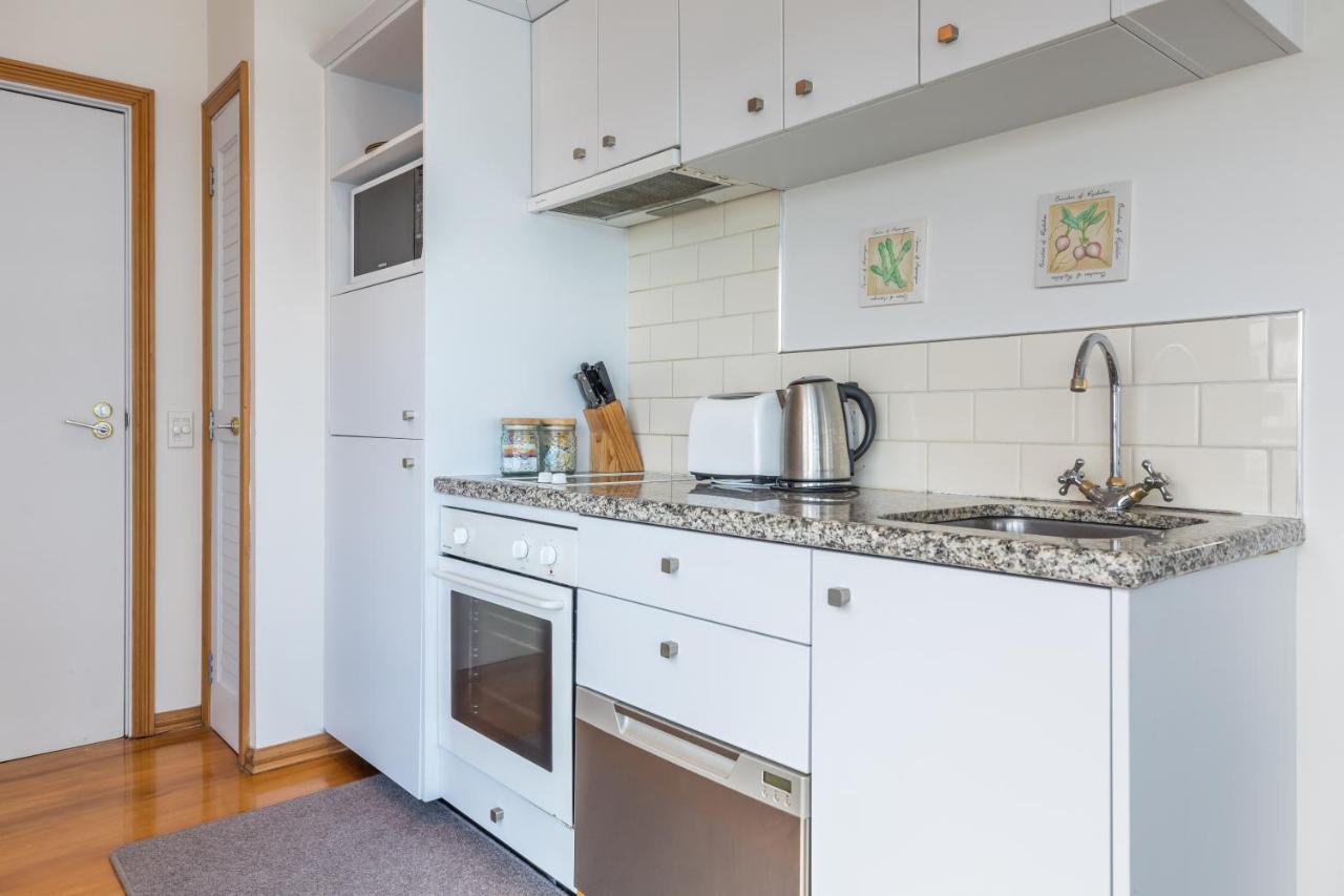 Stunning Waterfront Location With Huge Balcony! Appartement Auckland Buitenkant foto